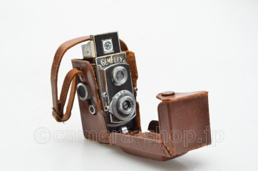 Showa Kogaku GEMFLEX ca1946 14x14mm TwinLens subminiature camera with case